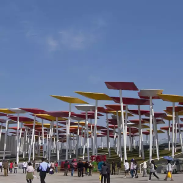 El espacio físico dividido en tres niveles representa a su vez, los tres momentos distintos de las ciudades de nuestro país: pasado, presente y futuro.