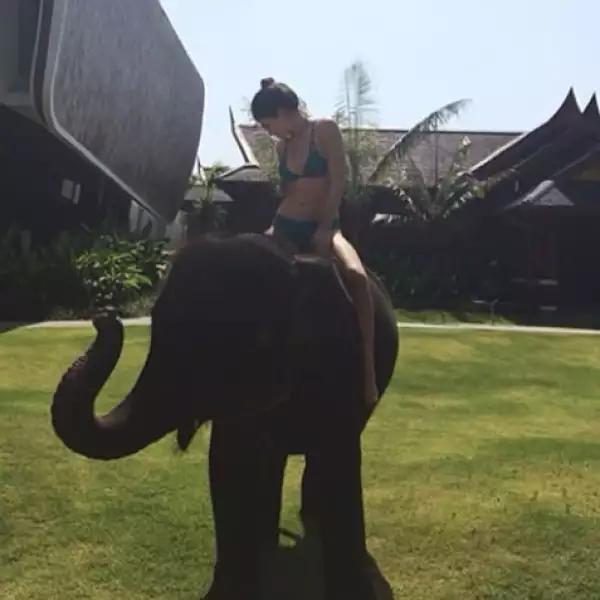 Ayer Kylie compartió esta tierna y a la vez impresionante iamgen.