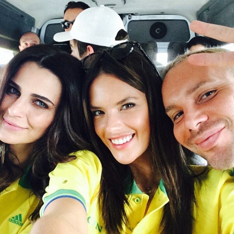 Alessandra presumió esta imagen en su cuenta de Instagram en su camino al estadio.