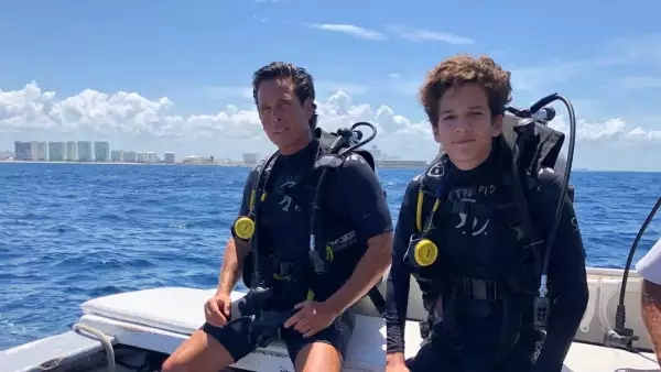 Roberto Palazuelos a su hijo Roberto Jr.