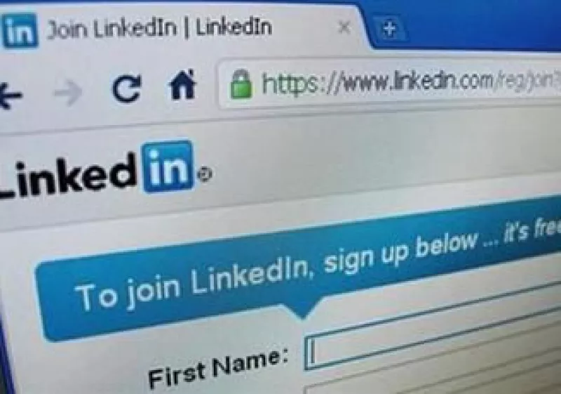 LinkedIn permite a los usuarios crear una página de perfil con una foto y detalles sobre ellos mismos. (Foto: Reuters)