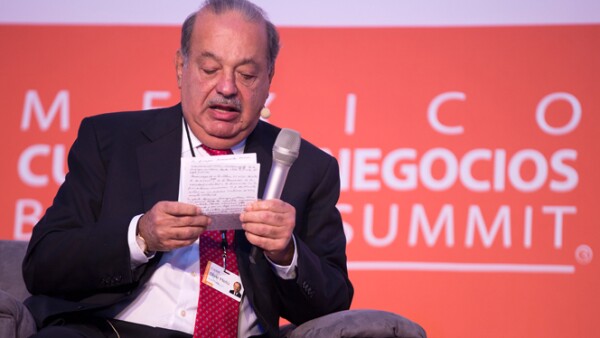 Carlos Slim consideró que para alcanzar un crecimiento de 5% anual, México requiere aumentar la inversión, mejorar el acceso a la educación y generar empleos formales.