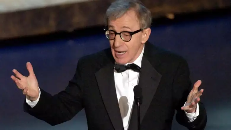 Woody Allen acudió a la ceremonia número 74 de los Oscar, en 2002, tras los atentados terroristas en Nueva York. Hasta ese año, el director y actor rehusaba asistir a las entregas.