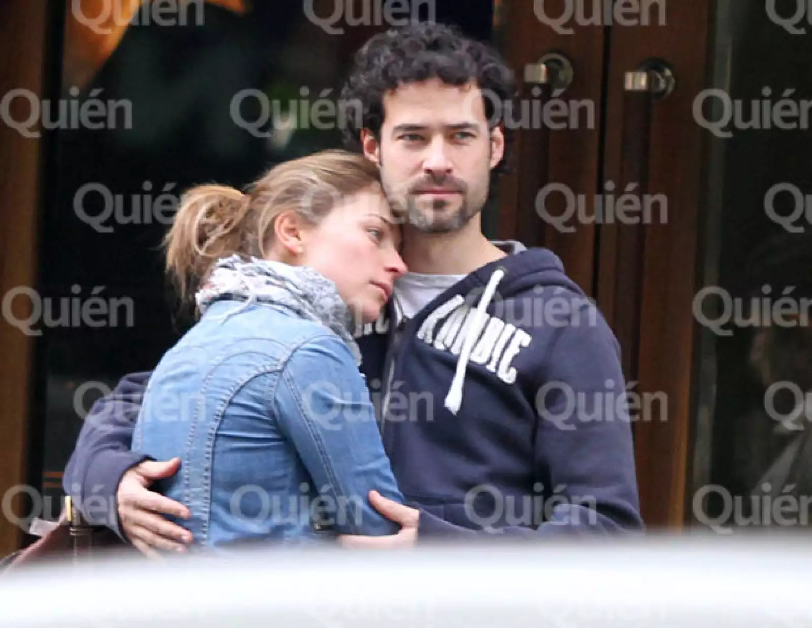 A pesar que días más tarde Ludwika trató de ocultar su amor negando su existencia, en noviembre aceptó a Quién.com que estaba feliz con Emiliano.