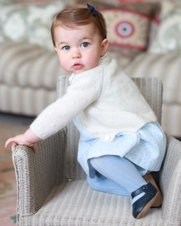 Mallas, zapatitos y ropita tejida, además de costosas donaciones en su honor, son otros de los regalos que ha compartido en su listado Kensington Palace.