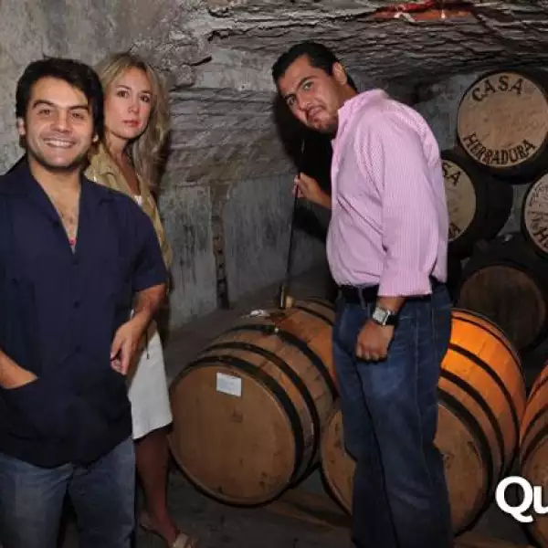 Entrega de las 2 barricas del nuevo producto” Doble Barrica