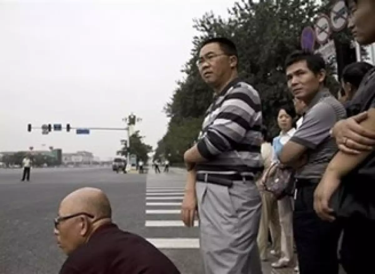 Tarjetas de crédito adquieren popularidad entre jóvenes chinos (Foto: AP)