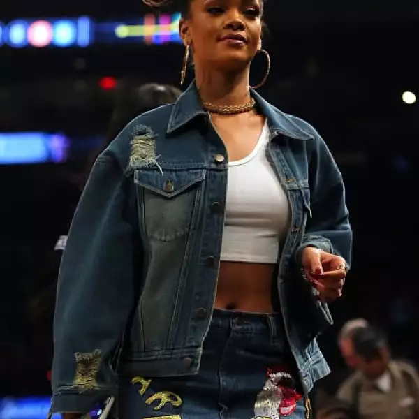 Así se le captó disfrutando en las primeras filas de los juegos de la NFL.