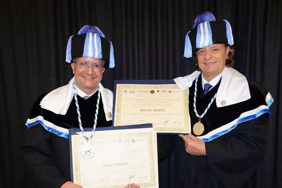 ARDITTI  HONORIS CAUSA  Cortesía.jpg