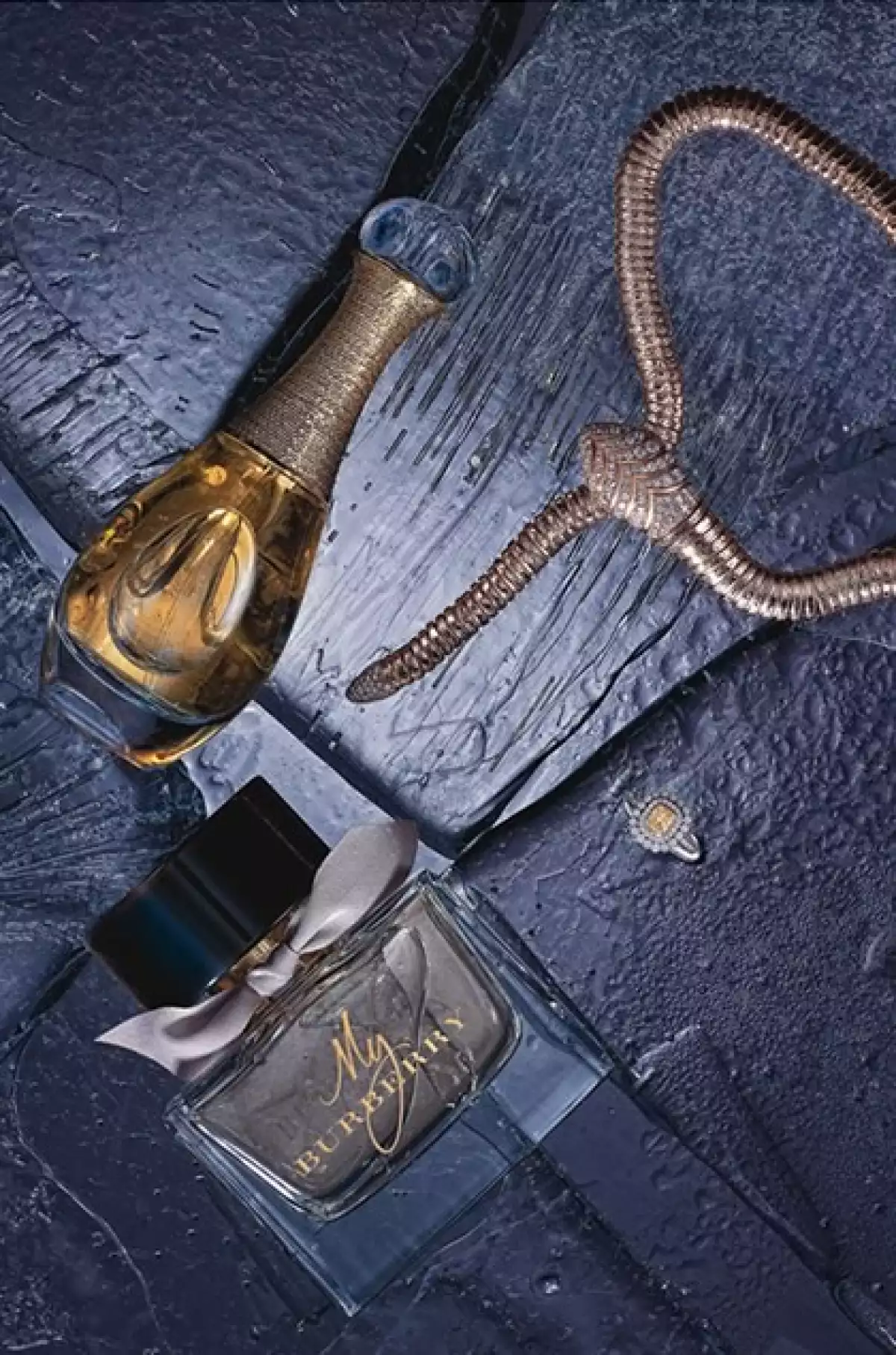 Joyería de Bvlgari y Tiffany & Co. Perfumes de Dior y Burberry.