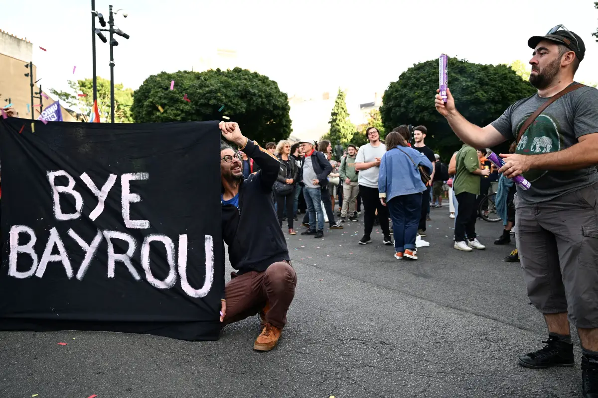 Francia, entre la lucha parlamentaria y la amenaza de un conflicto en Europa