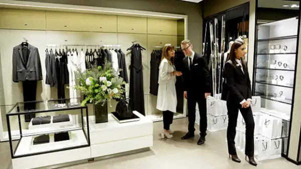 La marca de ropa alemana es listada en el Sistema Internacional de Cotizaciones del mercado local; la firma cuenta con 31 años de cotizar en la Bolsa de Fráncfort.