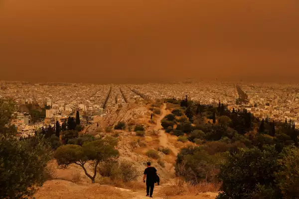 El polvo del Sahara causó un espectáculo visual en Atenas