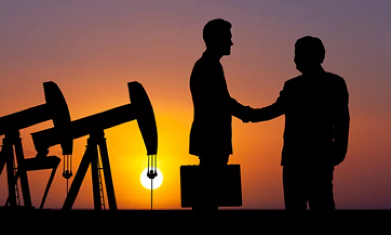 La compra se produce en un momento en que las petroleras están bajo presión debido a la caída de los petroprecios. (Foto: Shutterstock)