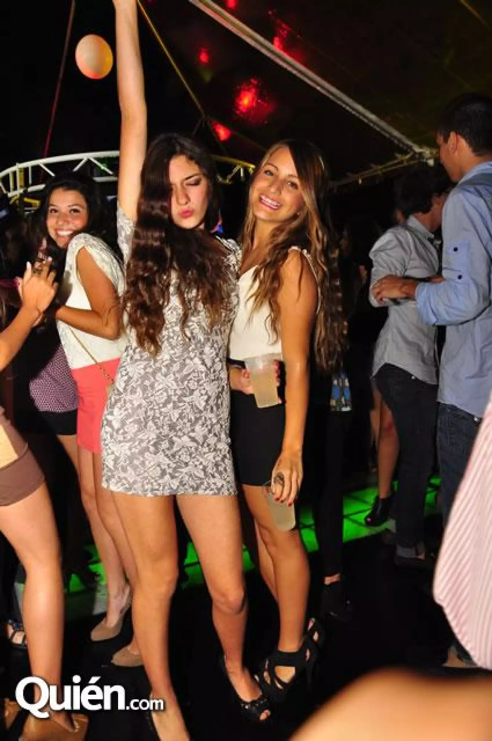 Danny Vega,Pao Gudiño