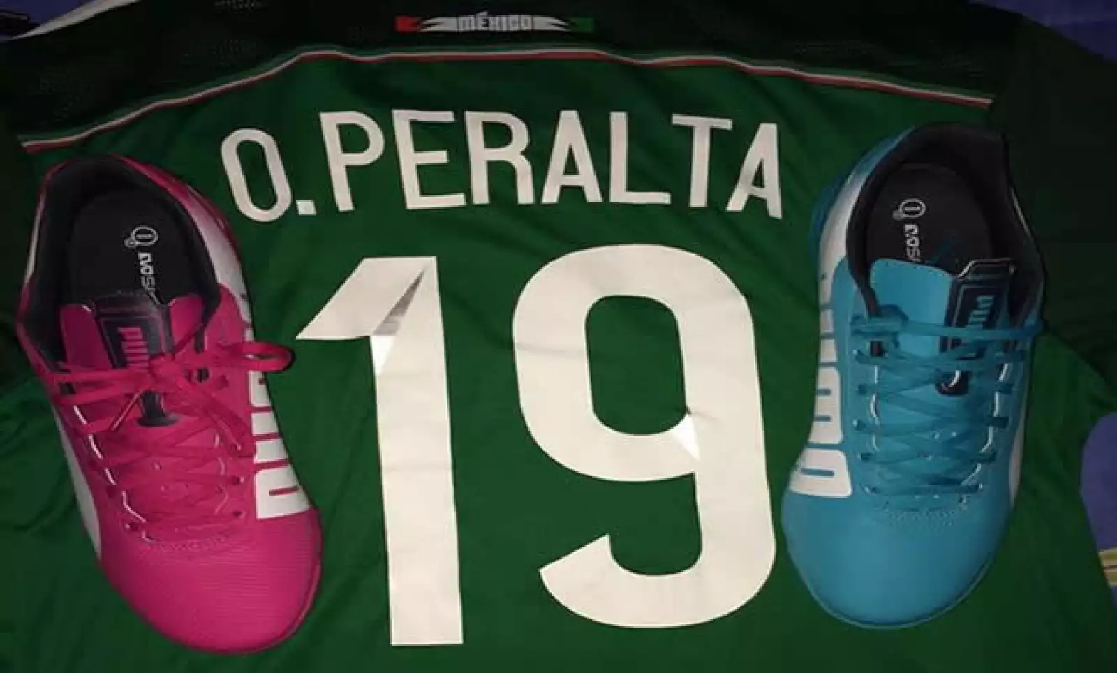 Aunque se considera que el jugador estelar de este día fue Guillermo Ochoa por atajar varios ataques de Brasil, @iCarlosHardCore mostró su apoyó a Oribe Peralta.