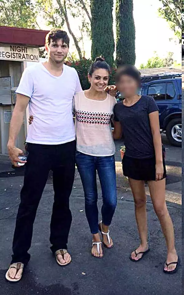 Asimismo, la pareja de actores se ha mostrado bastante amable y accesible con sus fans a la hora de tomarse fotografías.