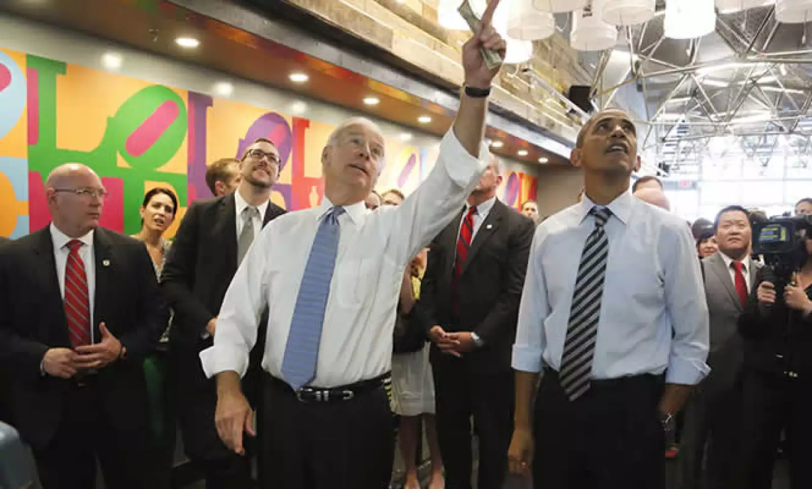 El vicepresidente de EU se ha sumado a la presión que ejerce Obama sobre los republicanos para lograr un acuerdo antes del 17 de octubre, fecha límite para crecer el techo de endeudamiento.