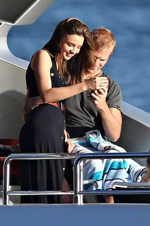 La pareja no ocultó la buena química que hay entre ellos.