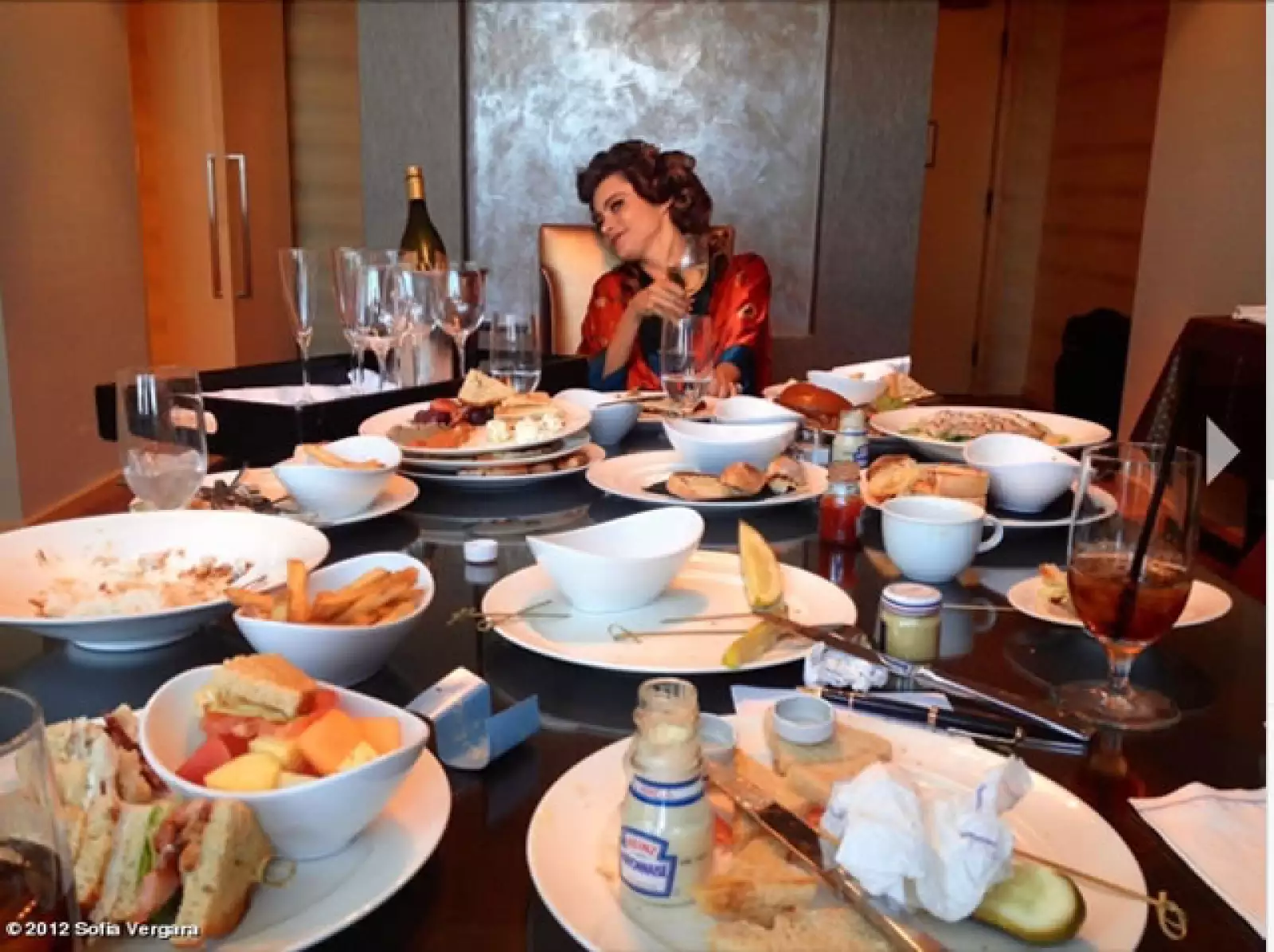 Antes de desfilar por la alfombra roja de los Emmy, Sofía Vergara disfrutó de un banquete y lo presumió con esta imagen.