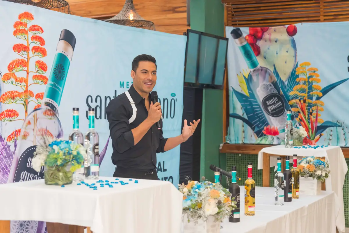 Carlos-rivera-mezcal-santo-gusano