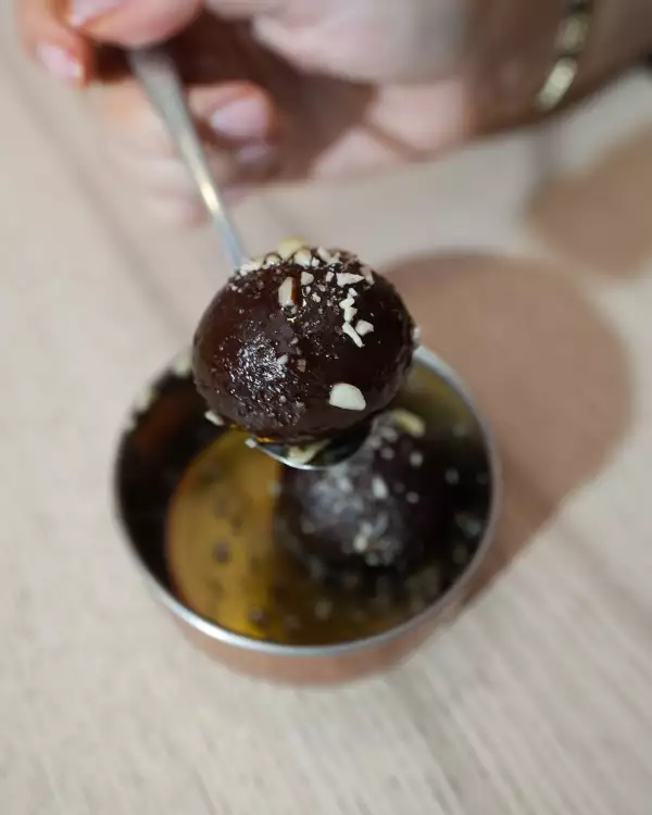 Aroma-Curry-Gulab-Jamun.jpg