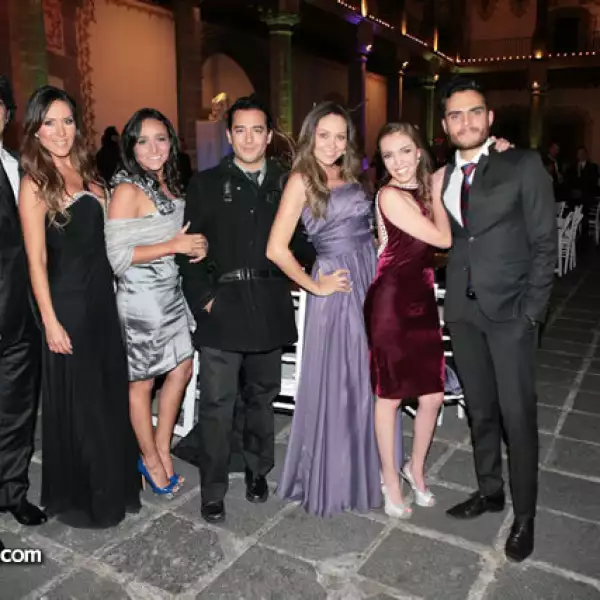 Arturo Carmona, Karla Pineda, Karla Bocanegra, Carlos Muñoz, Jessica Saba, Vanesa Coliz y Rodrigo Urquiza