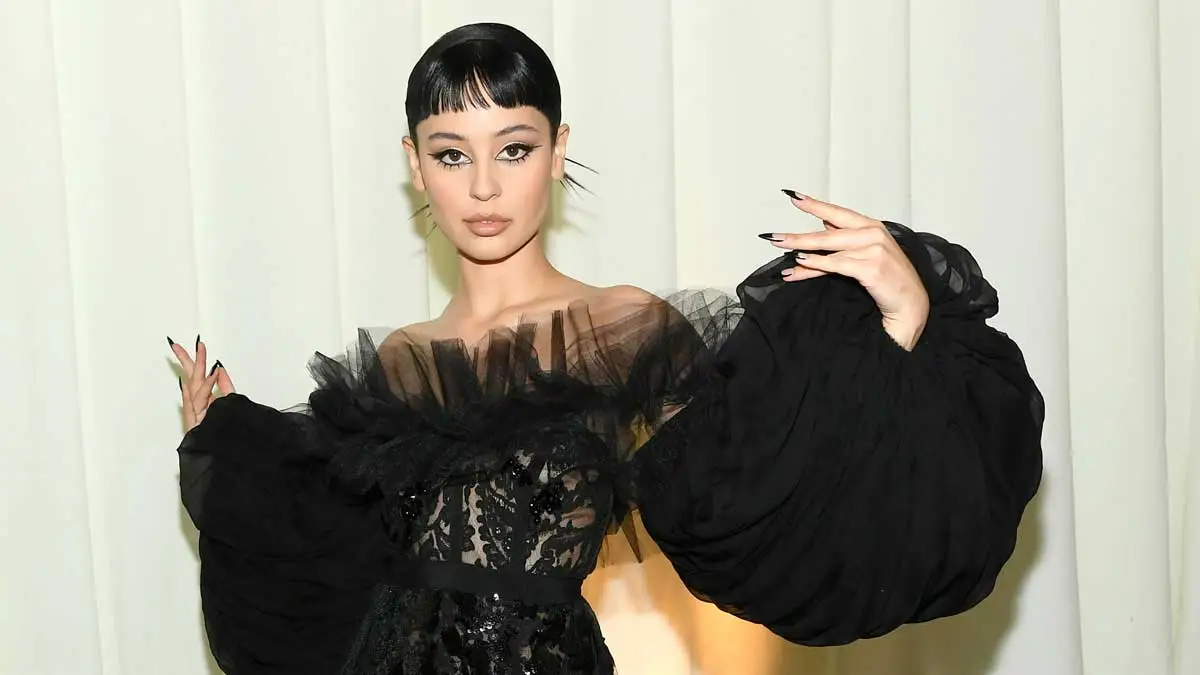 Alexa Demie corta de tajo su relación con Balenciaga.