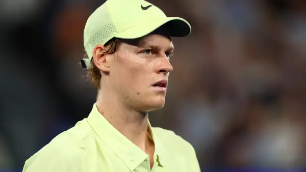Sinner renuncia al US Open por una lesión en la rodilla: esto es lo que se sabe