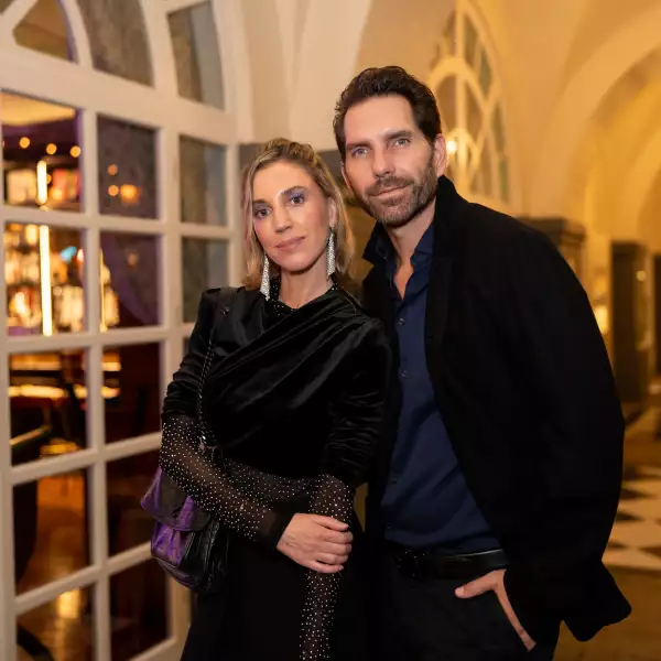 Arap Bethke y esposa.jpg