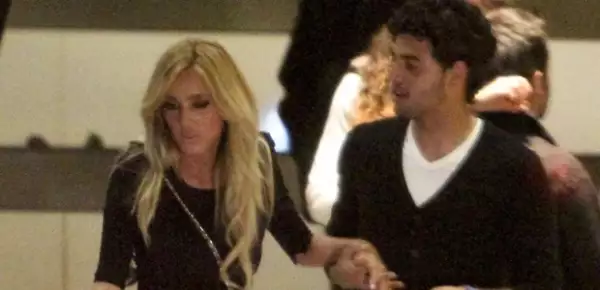 Carlos con su novia Shanik Aspe.
