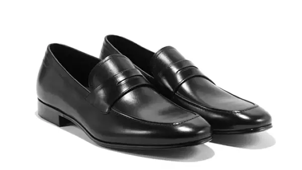 Los mocasines tipo Penny se lleva bien con las prendas casuales. Se llaman así porque se puede meter una moneda debajo del talón para supuestamente tener suerte.