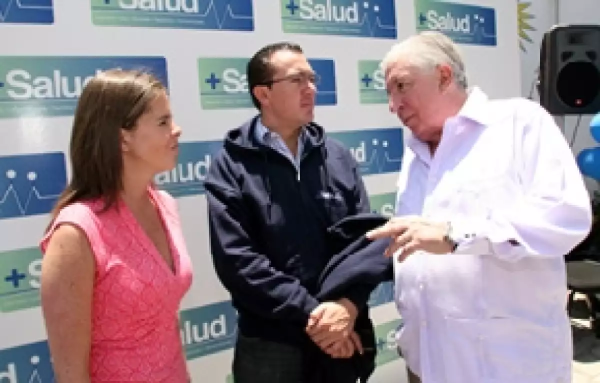 Aquí Miguel Gómez Mont con Mariana Gómez Mont y Carlos Orbañanos Rea.