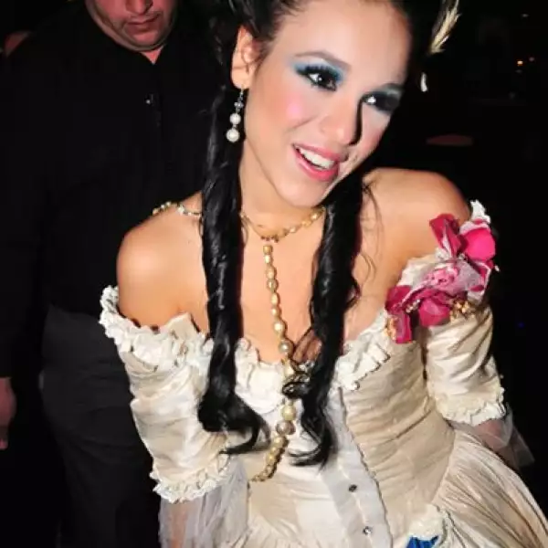 La cantante usó un disfraz estilo Maria Antonieta.