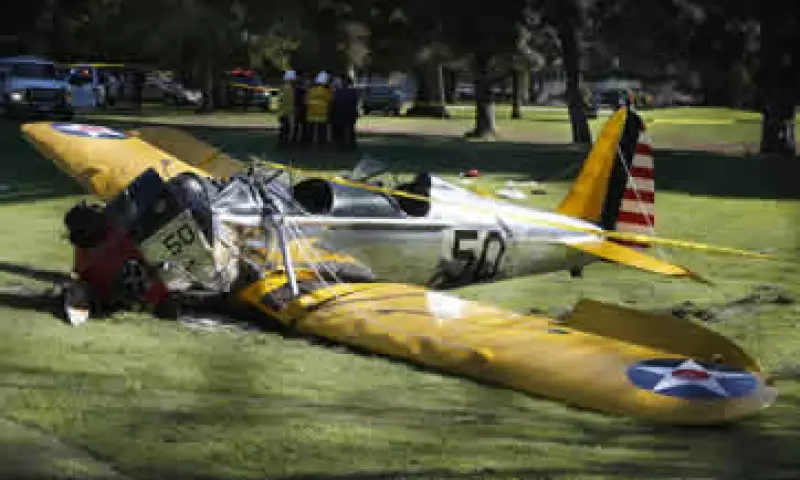 La avioneta quedó parcialmante destruida. (Foto: Reuters )