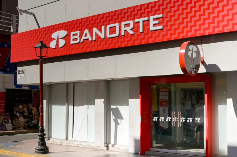 ¿Abren los bancos el 1 de mayo de 2026?
