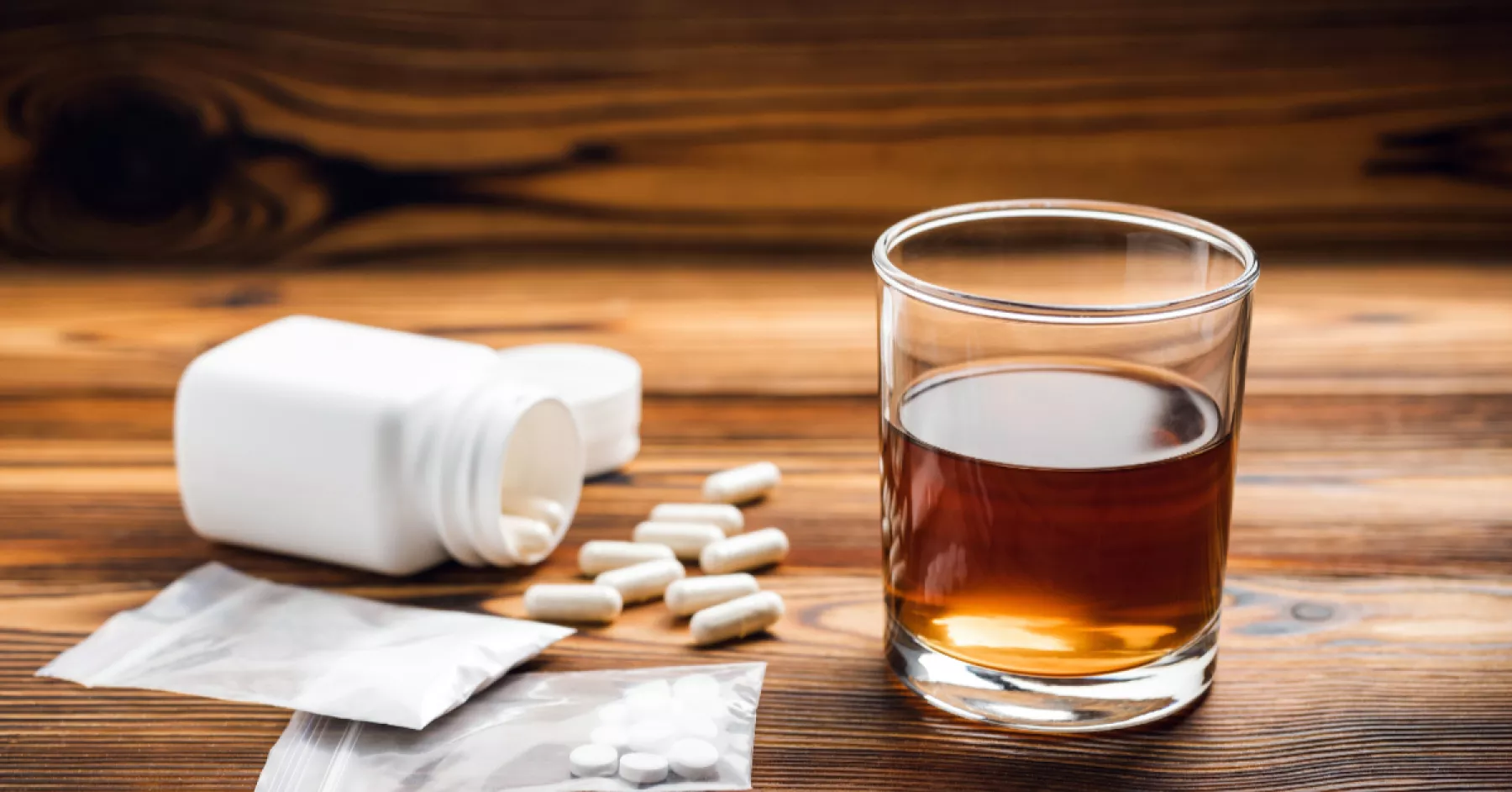 medicamentos-alcohol-mezclar-riesgos.jpg
