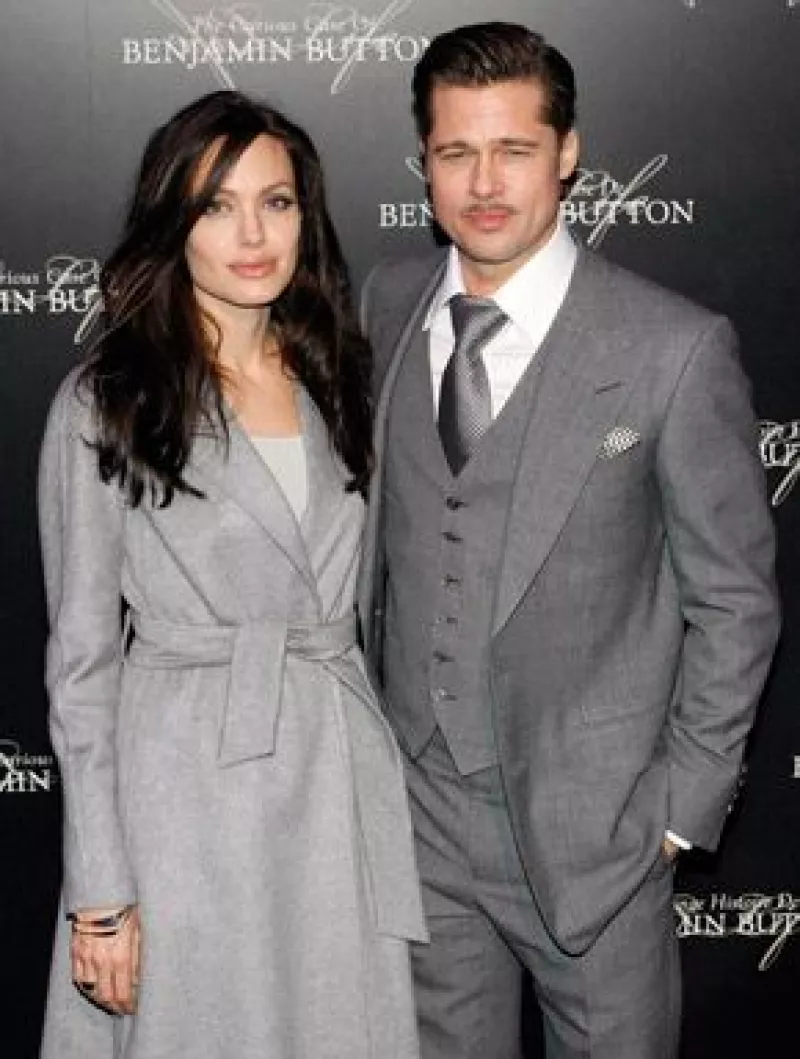 Con un look similar, las estrellas de Hollywood visitaron la capital francesa para la presentación de la película "El curioso caso de Benjamín Button".