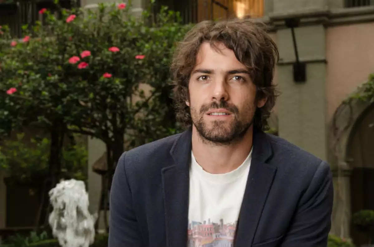 El actor estrenará la próxima semana la serie “Señorita Pólvora”, donde se sumerge de lleno en el mundo del narco en México, poniéndose en los zapatos de un temerario periodista.