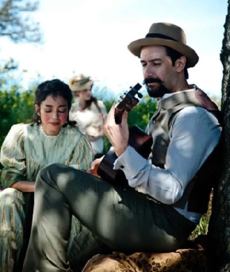 Platicamos con el director de la cinta, quien reunió a Chema Yazpik, Giménez Cacho, Irene Azuela, entre otros, para darle vida a los involucrados en el atentado en contra de Porfirio Díaz en 1897.