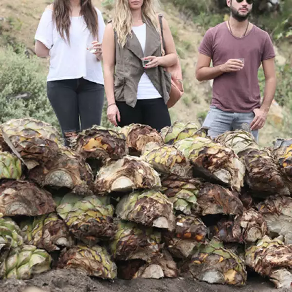 Nicole Klipstein,Ana Céspedes y César Orvañanos