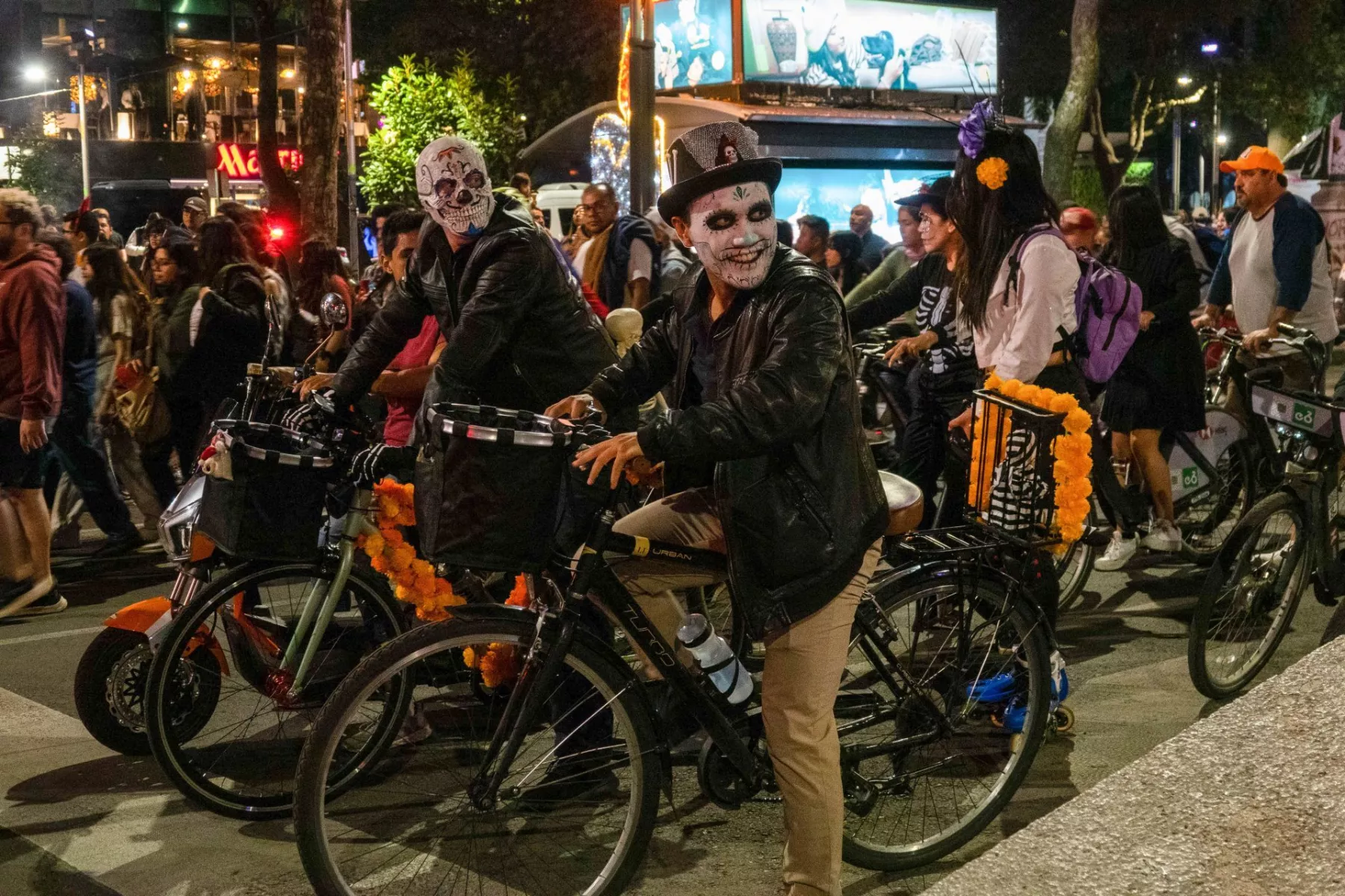 Paseo Nocturno Día de Muertos