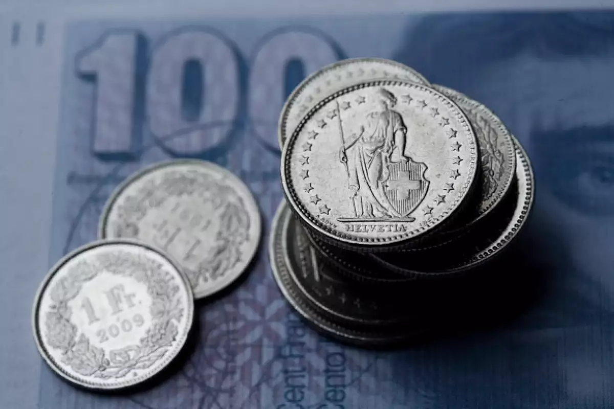 Pemex realizó una colocación en el mercado por 375 millones de francos suizos en dos partes: el primero vence en 2018 y el segundo en 2021.