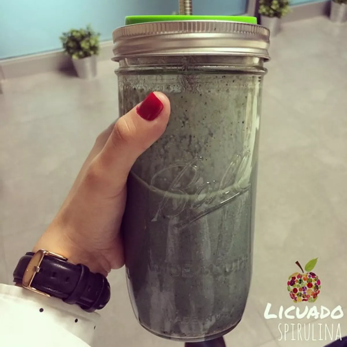 "Le vas a poner una cucharadita de espirulina a tu licuado y con eso es suficiente."