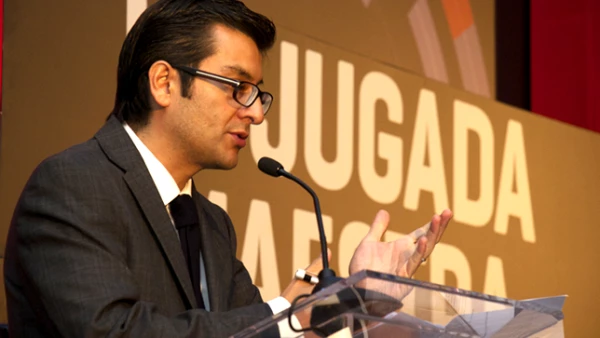 Adolfo Ortega, editor general de la revista Expansión dirigió un mensaje de bienvenida a los asistentes. Durante su discurso reveló que sólo cinco empresas participantes habían llegado a la final.
