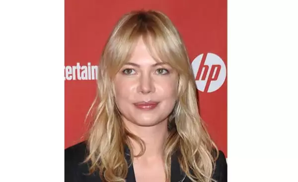 ¿Se acuerdan del pelo largo de Michelle Williams?
