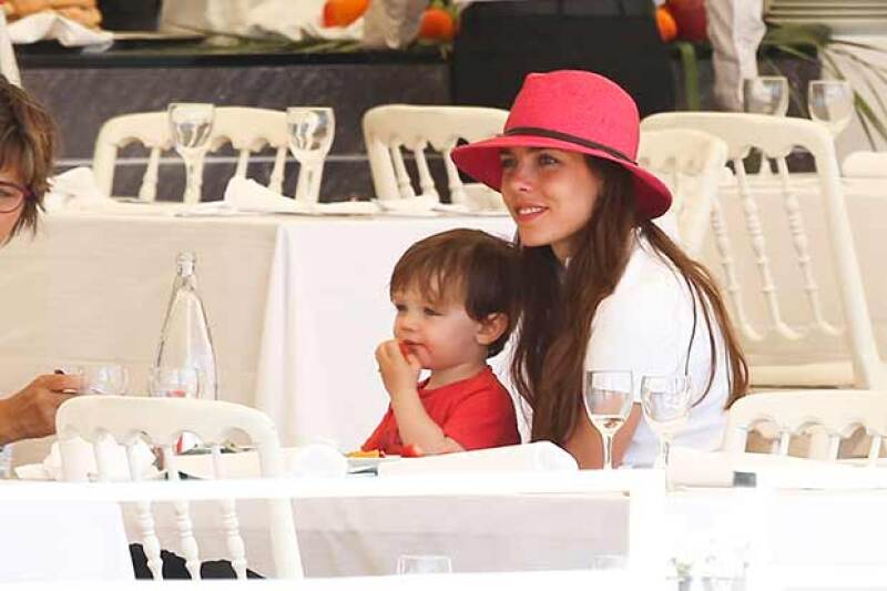 Carlota ha sido una mamá presente, siempre la vemos acompañada por el pequeño Raphael.