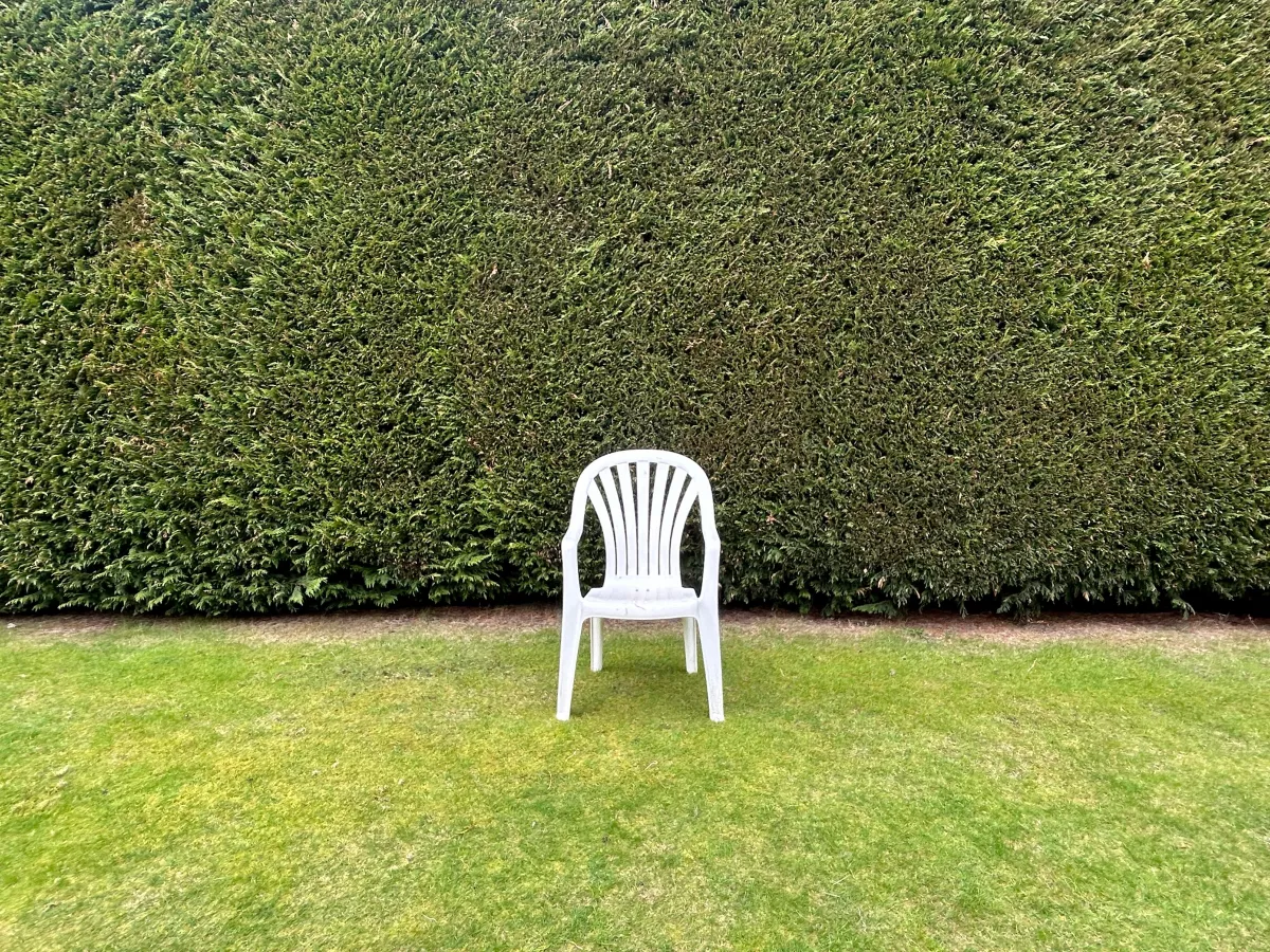 silla monobloc bad bunny