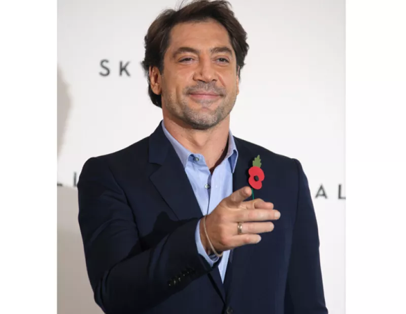 El actor español está convencido de que la nueva entrega de las aventuras de James Bond sorprenderá por la complejidad de la trama.