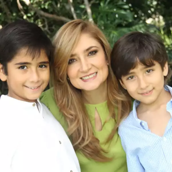 Jorge y Antonio Flores con Iliana Ruiz Velasco